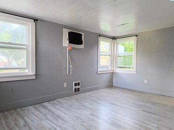 4th image of 524 E 2nd Ave