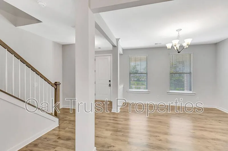 3 bed, 2.5 bath, 1944 sqft, $1,950 — Photo 3