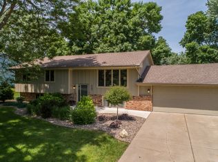 9207 Yucca Ln N, Maple Grove, MN 55369