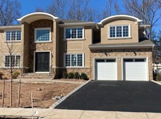 7 Woodside Ct, Edison, NJ