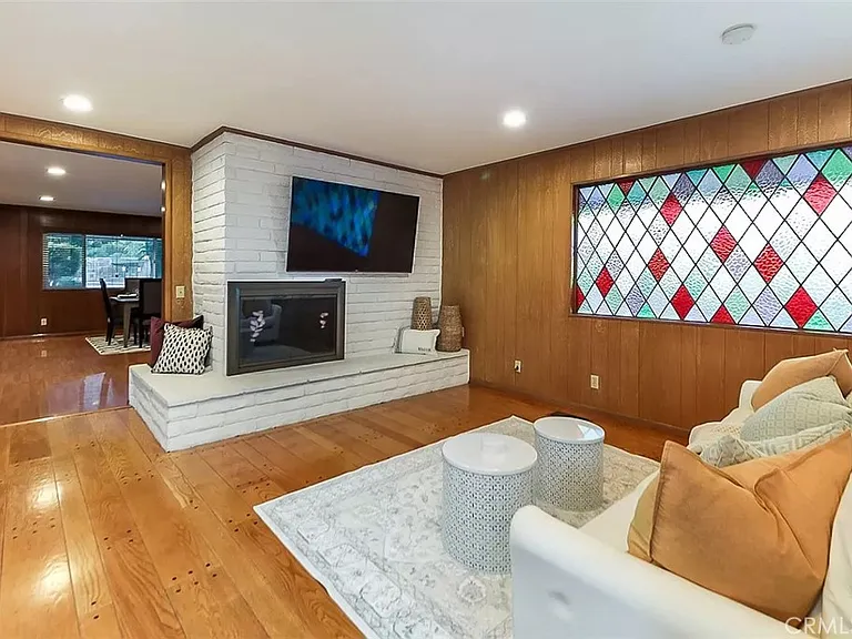 584 W 22nd St — Photo 13