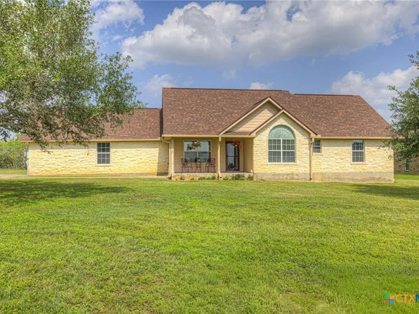 175 Creekwood Dr, Gonzales, TX 78629