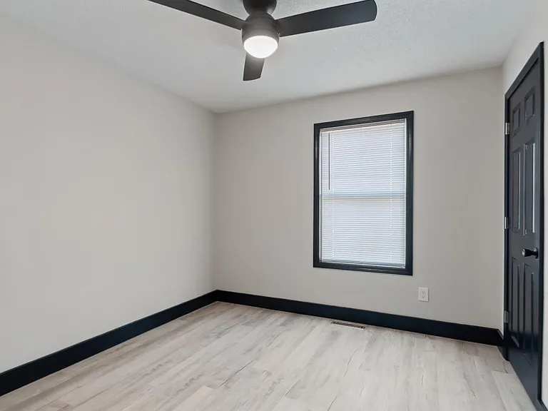 1516 W Meadow St — Photo 13