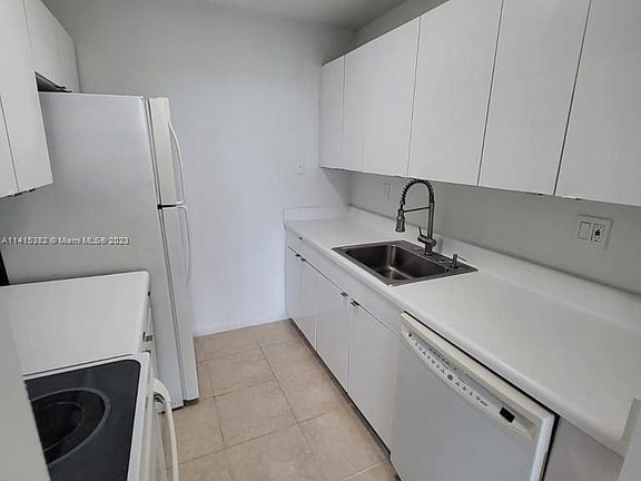 4th image of 2000 NE 135th St #506