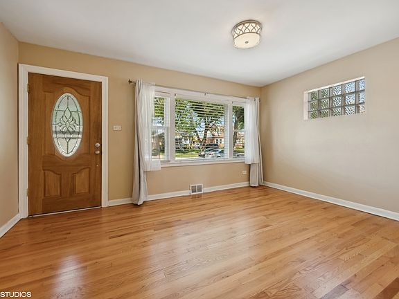 5th image of 4053 Grace St
