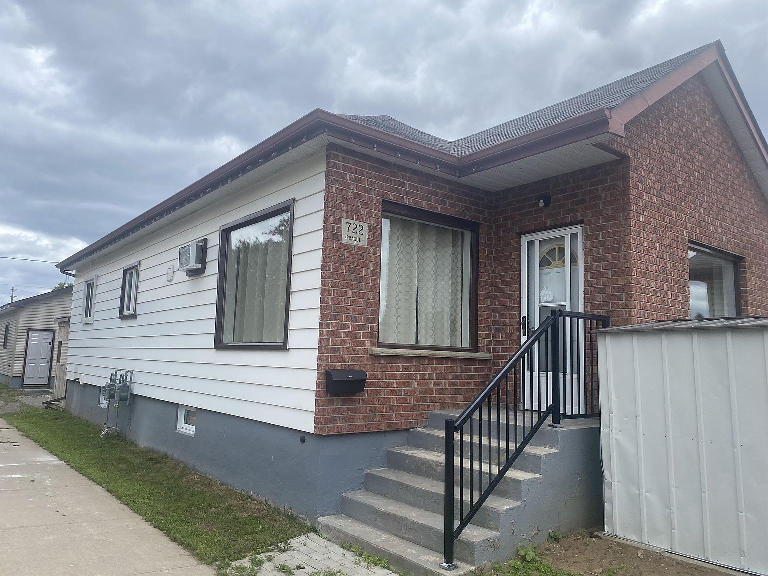 722 Sprague St, Thunder Bay, ON P7E 1V6 Zillow