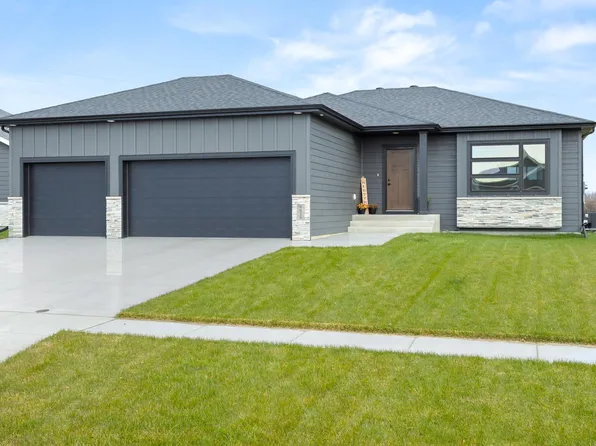 6628 14th St S, Fargo, ND 58104