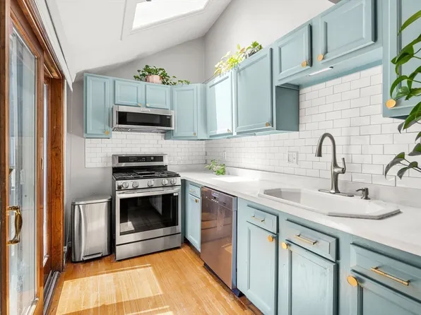 223 Bolton St, South Boston, MA 02127
