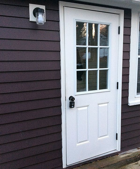 Side entrance from driveway