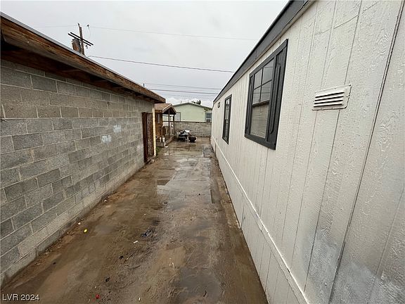 3rd image of 2268 Tomlinson Ln