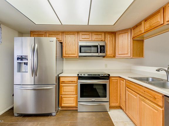 3rd image of 516 S Saguaro Way