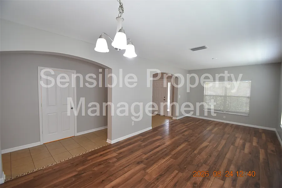 4 bed, 2.5 bath, 2591 sqft, $2,500 — Photo 4