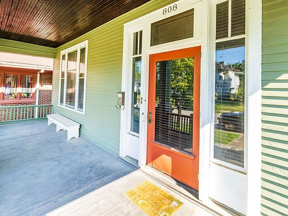 5th image of 808 E Gum St