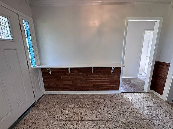 4th image of 7031 W Congress St