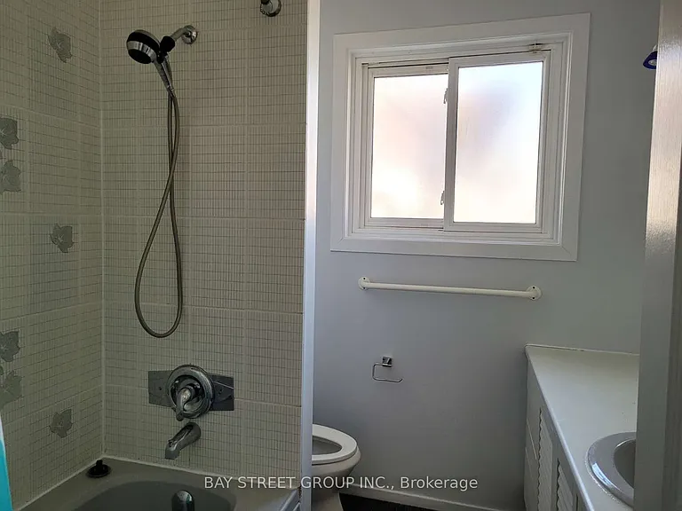 110 Acton Ave #UPPER — Photo 9