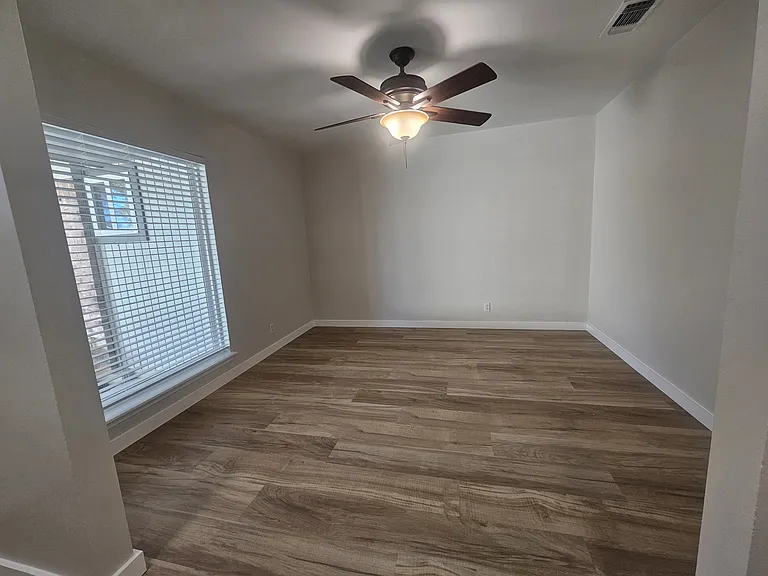 3402 Laguna Dr — Photo 8