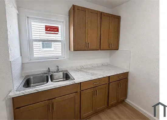 13827 Thornhurst Ave — Photo 5