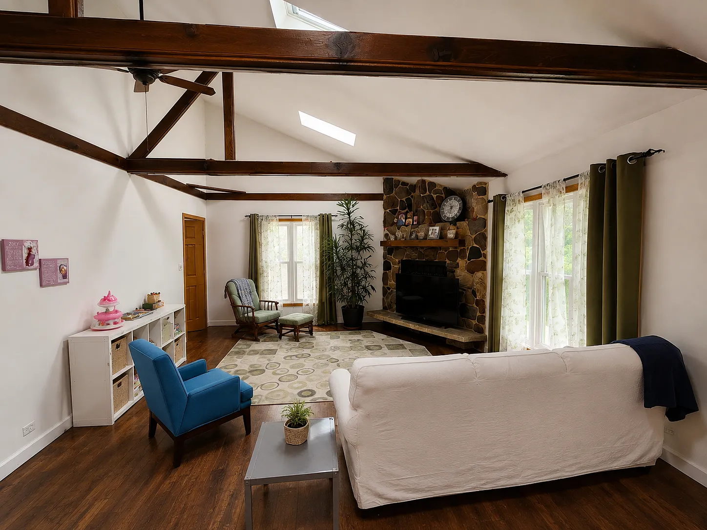 3 bed, 2.5 bath, 1735 sqft, $3,200 — Photo 4