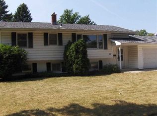 1919 N Lexington Dr, Janesville, WI 53545