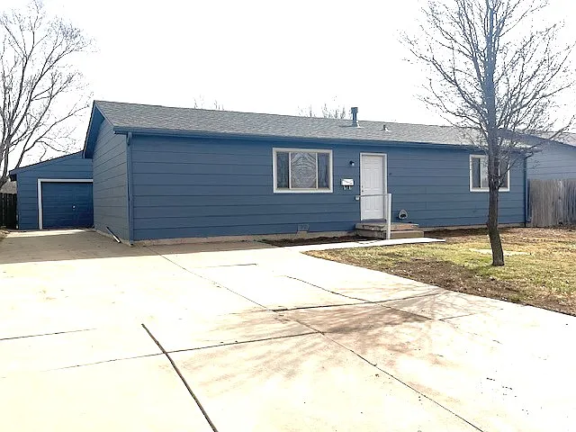 3 bed, 1152 sqft, $1,395 — Photo 3