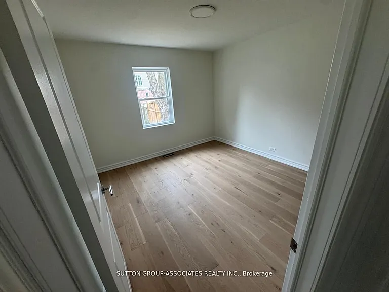 121 Yardley Ave — Photo 8