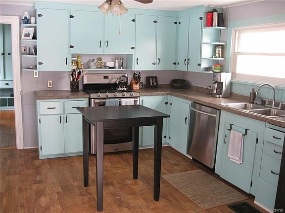 Old Picture - Kitchen is freshly painted cabinets are a cream color