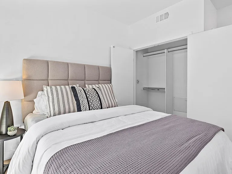 11NOHO APARTMENTS — Photo 13
