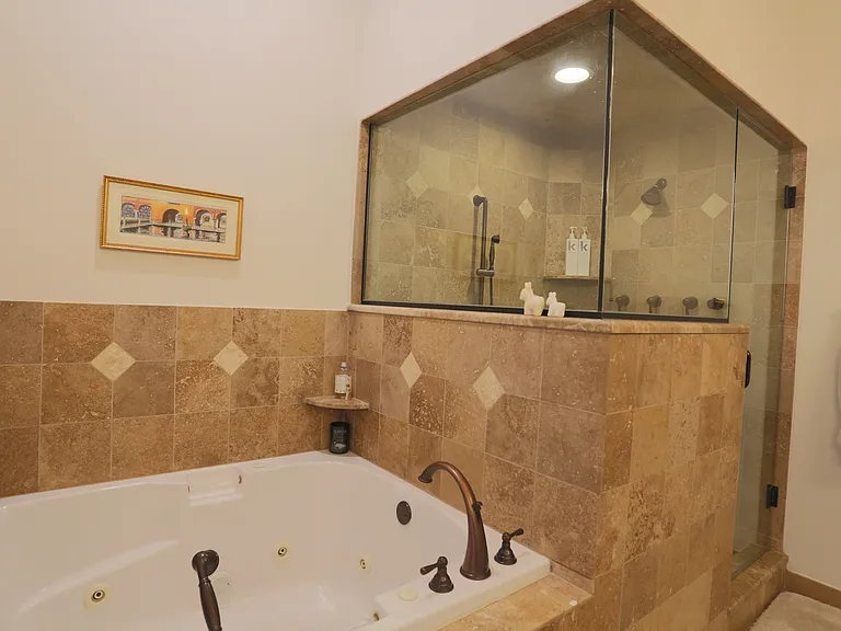 2401 N Janssen Ave #408 — Photo 10