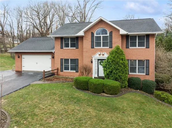 4 Camry Dr, Irwin, PA 15642