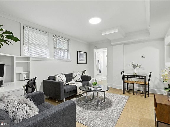 2nd image of 1367 K St SE APT B