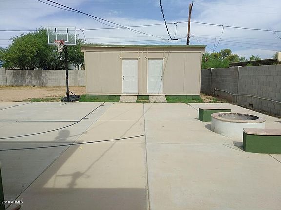 BASKETBALL COURT