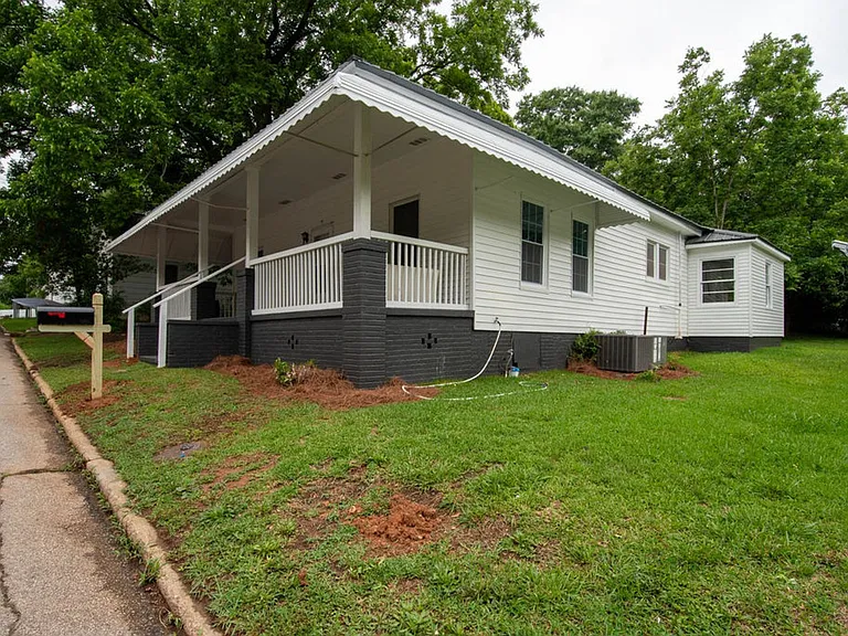 903 Georgia Ave — Photo 2