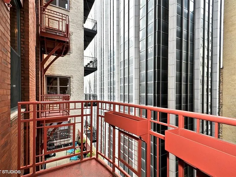 208 W Washington St #802 — Photo 4