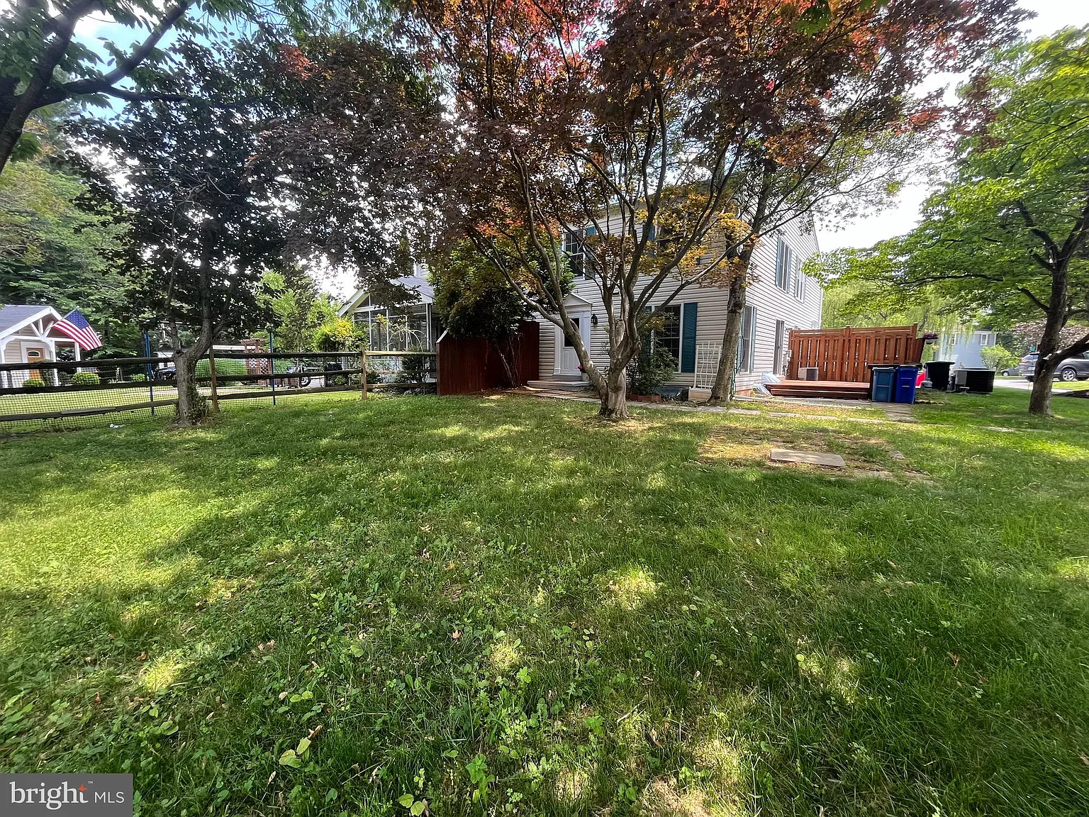 3 bed, 1.5 bath, 1056 sqft, $2,150 — Photo 2