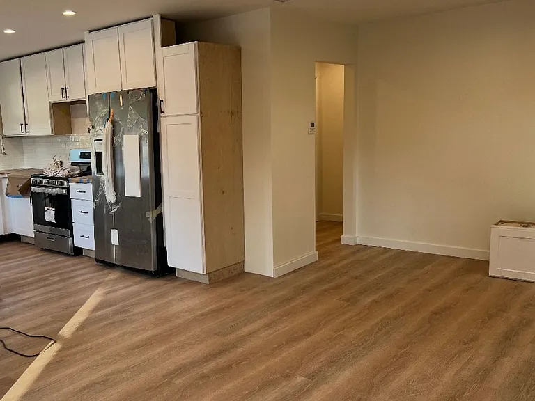 256 N Alvarado St — Photo 2