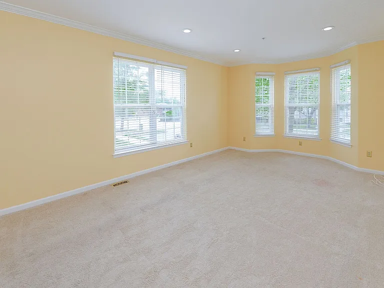 200 Rolling Hill Dr — Photo 6