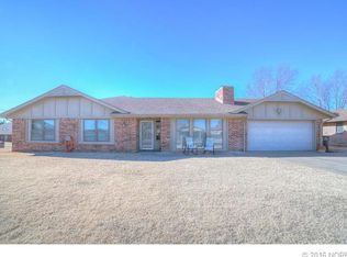 2007 Stonehenge Dr, Bartlesville, OK 74006