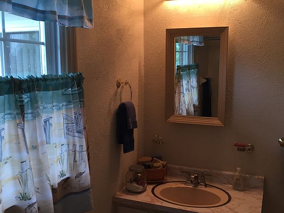 Large bath sink area