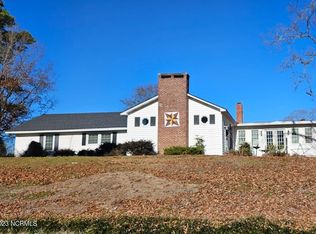 709 Reedsford Rd, Clinton, NC 28328