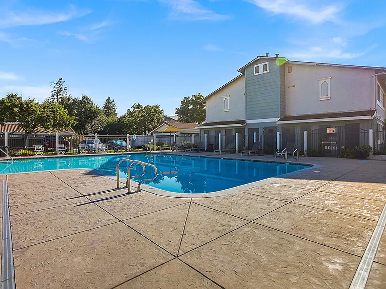 Foothill - Twin Creeks Condos — Photo 20