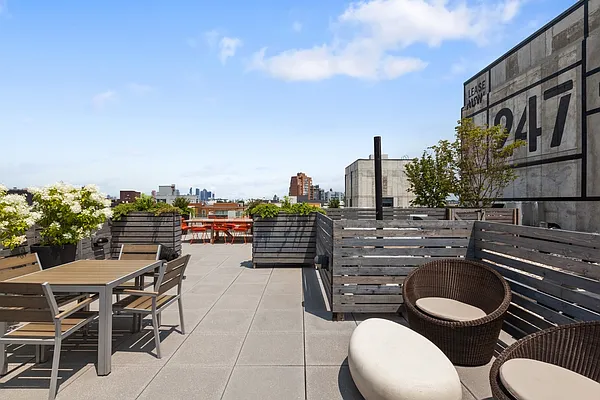 Rented by Greystar | media 14