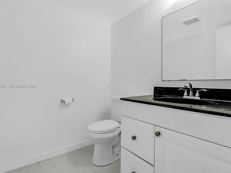 22 Canterbury Ln #22 — Photo 6