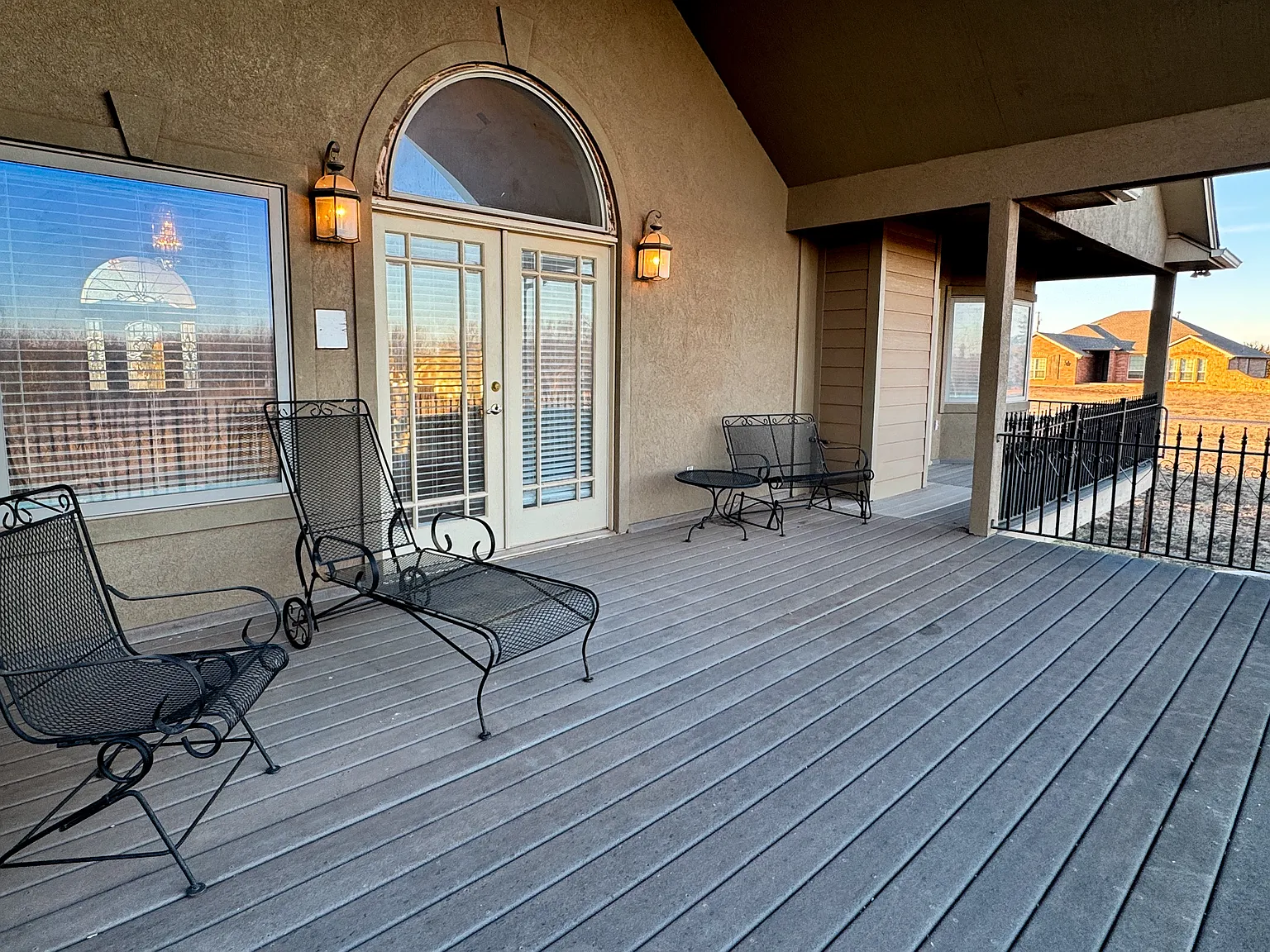 315 W Wild Horse — Photo 2