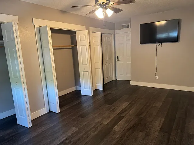 215 Hollywood Blvd NE #2