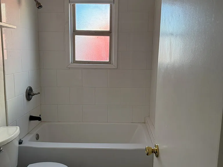 372 W Cedar St — Photo 8