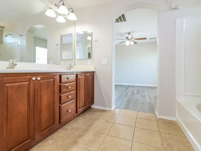 7113 W Winslow Ave — Photo 14