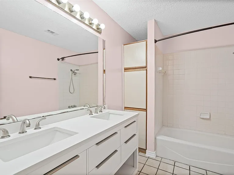 2408 Windrift Way — Photo 10