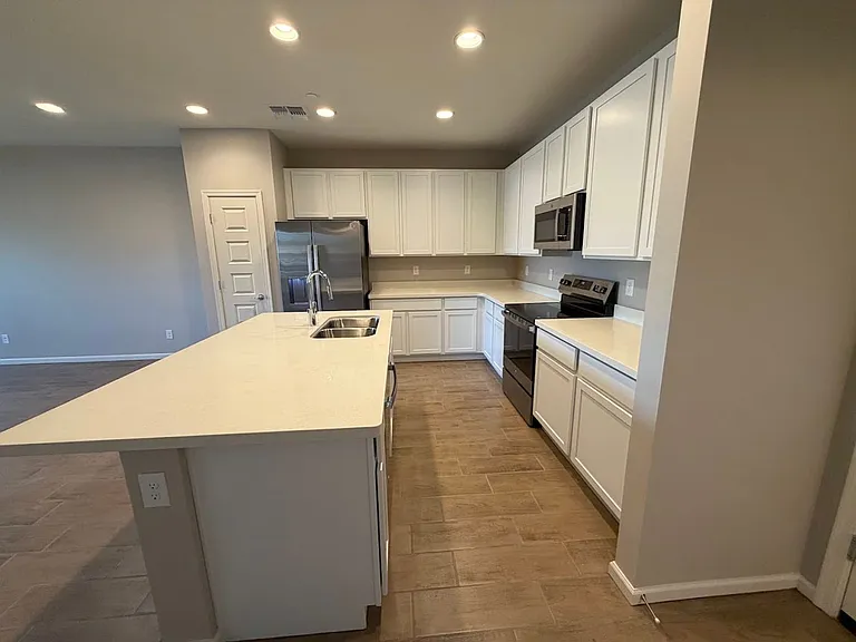 733 E Commonwealth Ave #5 — Photo 4