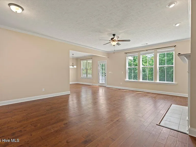 712 Coventry Ave — Photo 6