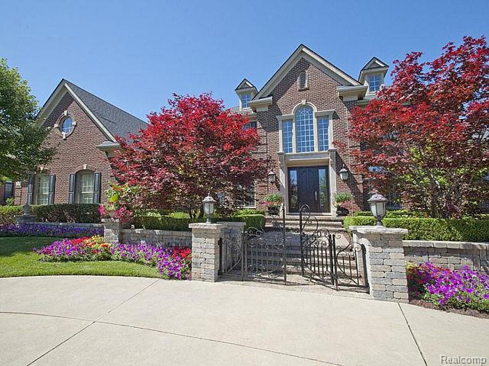 1st image of 47650 Bellagio Dr
